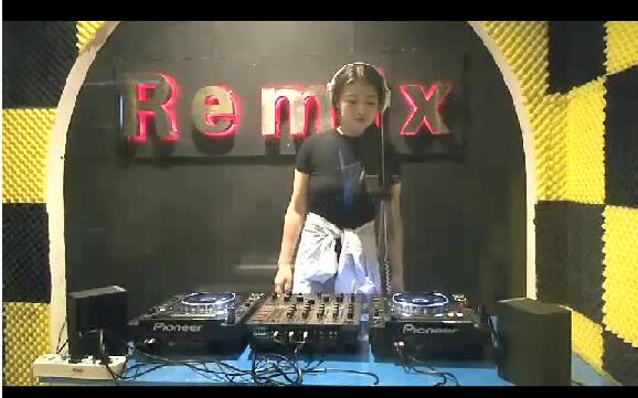 刮盘DJ工作室女学员DJ 小洁练习视频